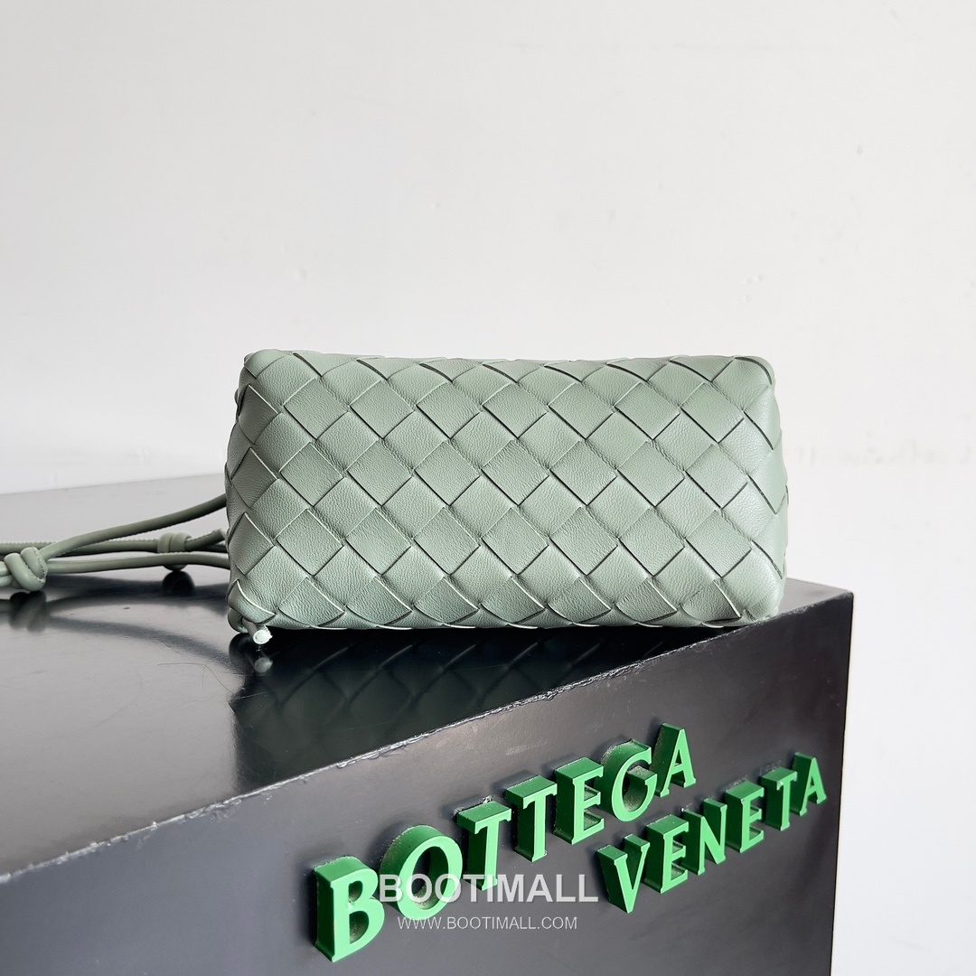 Bottega Veneta Concert Pouch Intrecciato Leather Mini Crossbody Bag 보테가베네타 콘서트 파우치 인트레치아토 가죽 미니 크로스백 18.5cm 3