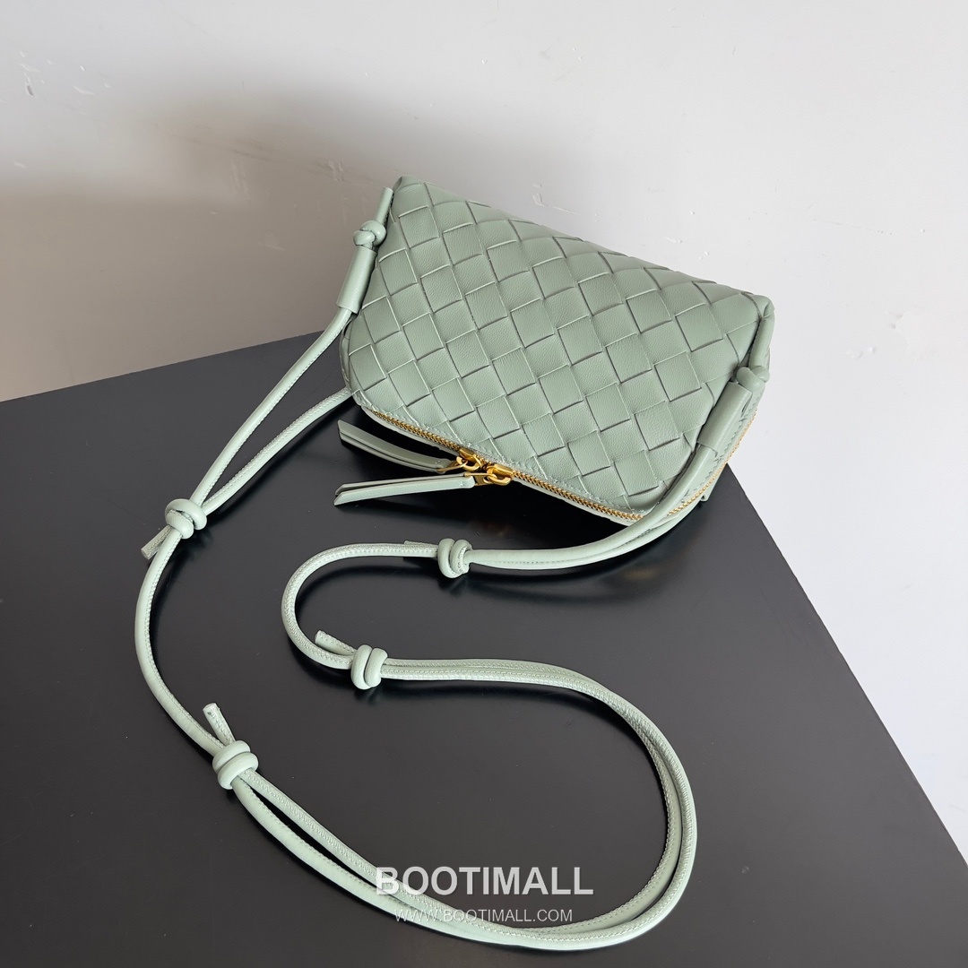 Bottega Veneta Concert Pouch Intrecciato Leather Mini Crossbody Bag 보테가베네타 콘서트 파우치 인트레치아토 가죽 미니 크로스백 18.5cm 4