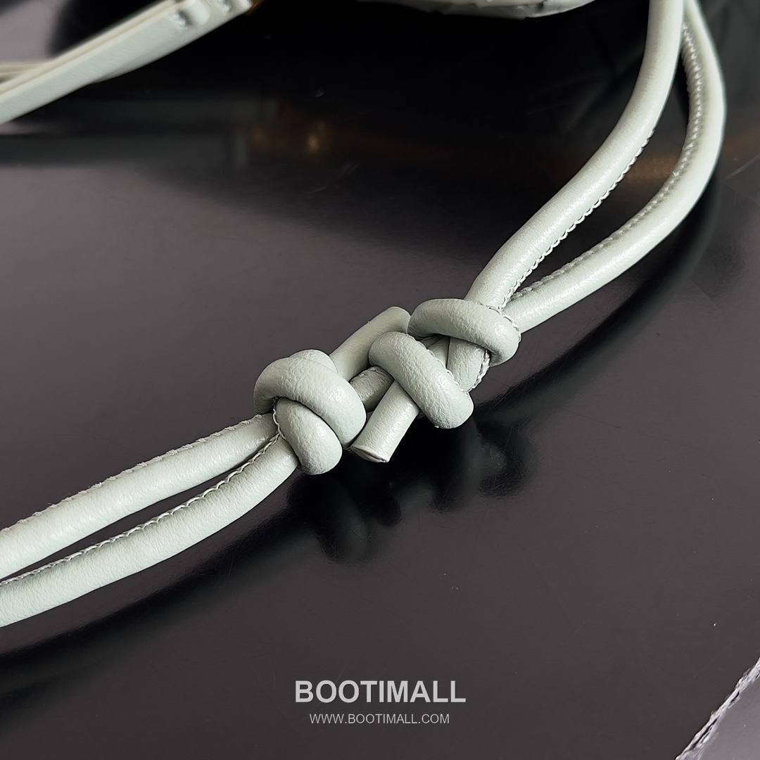 Bottega Veneta Concert Pouch Intrecciato Leather Mini Crossbody Bag 보테가베네타 콘서트 파우치 인트레치아토 가죽 미니 크로스백 18.5cm 5