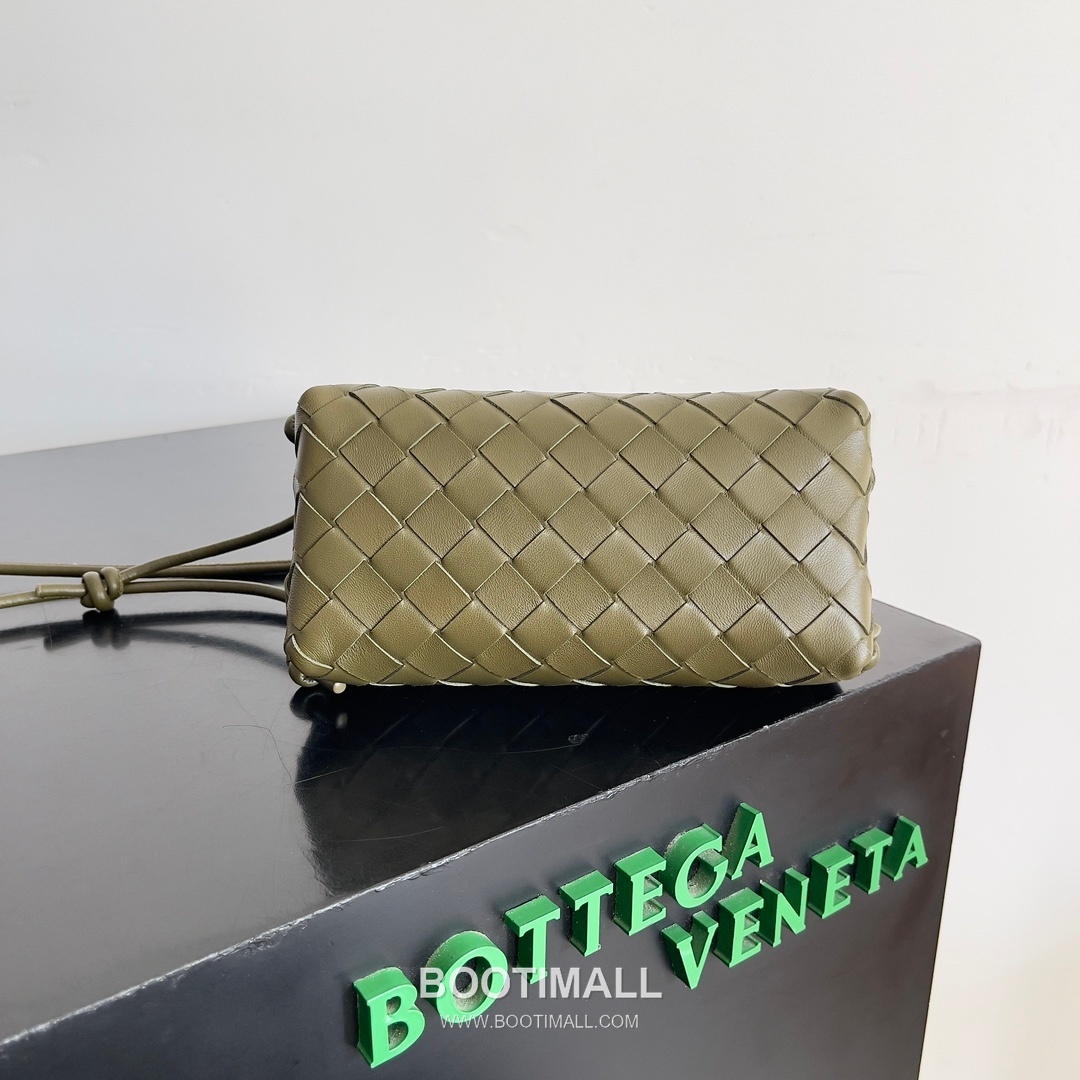 Bottega Veneta Concert Pouch Intrecciato Leather Mini Crossbody Bag 보테가베네타 콘서트 파우치 인트레치아토 가죽 미니 크로스백 18.5cm 3