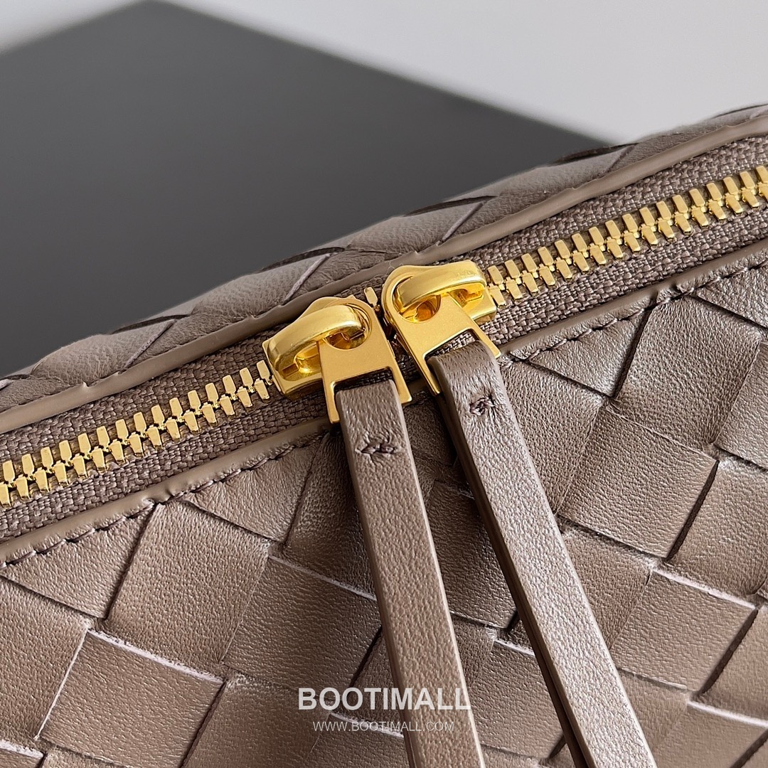 Bottega Veneta Concert Pouch Intrecciato Leather Mini Crossbody Bag 보테가베네타 콘서트 파우치 인트레치아토 가죽 미니 크로스백 18.5cm 5