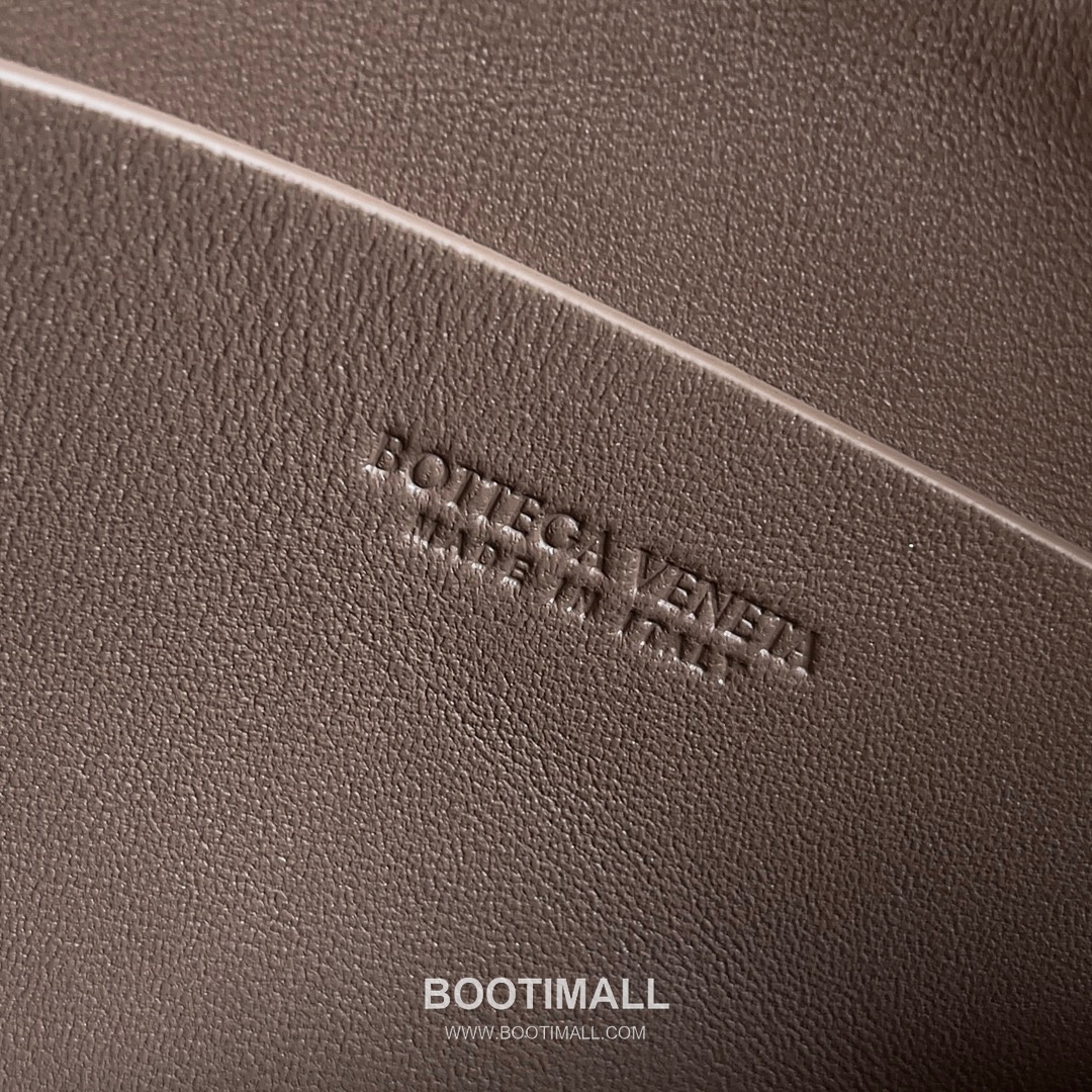 Bottega Veneta Concert Pouch Intrecciato Leather Mini Crossbody Bag 보테가베네타 콘서트 파우치 인트레치아토 가죽 미니 크로스백 18.5cm 7