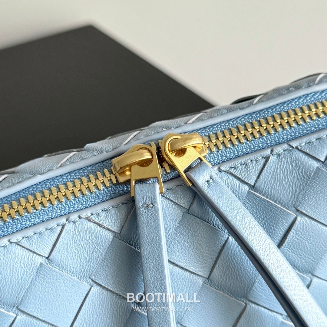 Bottega Veneta Concert Pouch Intrecciato Leather Mini Crossbody Bag 보테가베네타 콘서트 파우치 인트레치아토 가죽 미니 크로스백 18.5cm 4