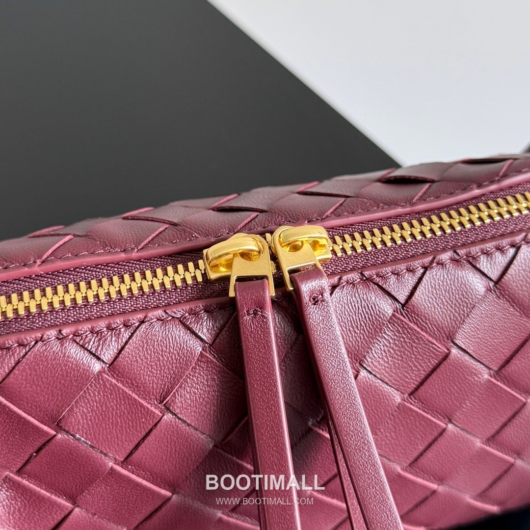 Bottega Veneta Concert Pouch Intrecciato Leather Mini Crossbody Bag 보테가베네타 콘서트 파우치 인트레치아토 가죽 미니 크로스백 18.5cm 5