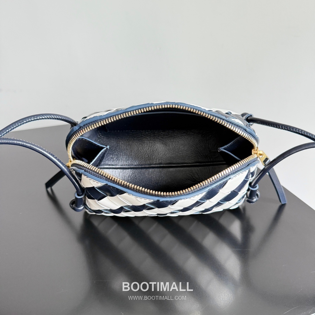 Bottega Veneta Concert Pouch Intrecciato Leather Mini Crossbody Bag 보테가베네타 콘서트 파우치 인트레치아토 가죽 미니 크로스백 18.5cm 9