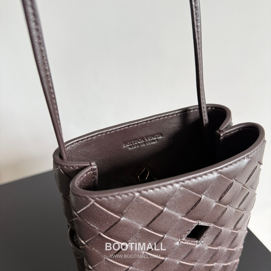 Bottega Veneta Andiamo Phone Pouch Intrecciato Leather Crossbody Bag 보테가베네타 안디아모 폰 파우치 인트레치아토 가죽 크로스백 21cm 8
