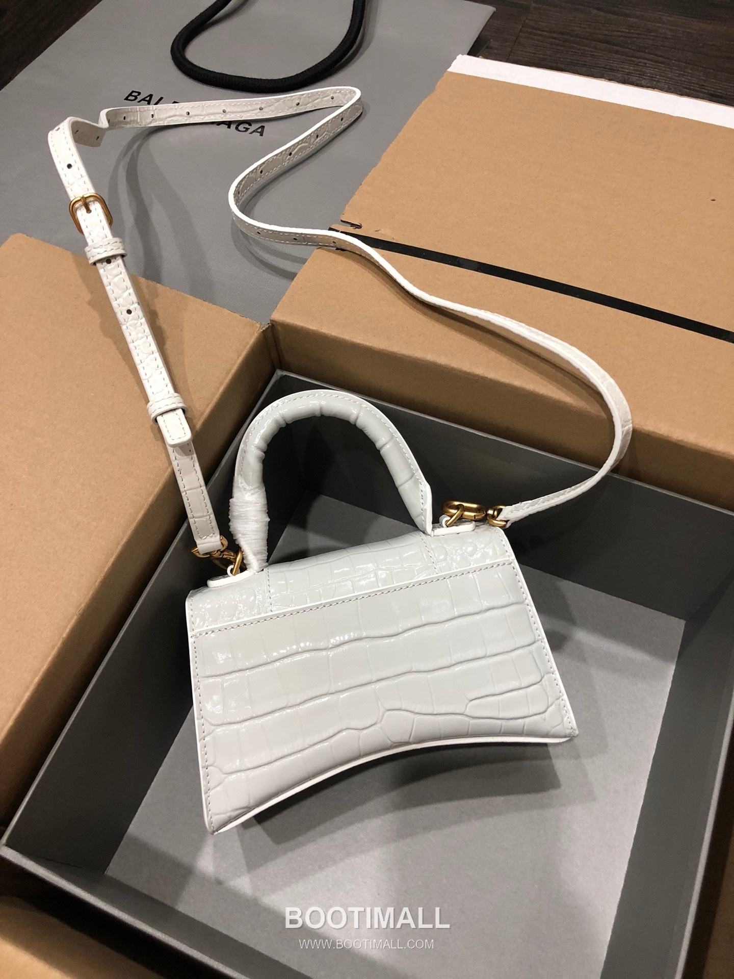 Balenciaga Hourglass Crocodile Embossed Leather Top Handle Bag 발렌시아가 아워글래스 크로커다일 엠보싱 가죽 탑핸들 백 24cm 2
