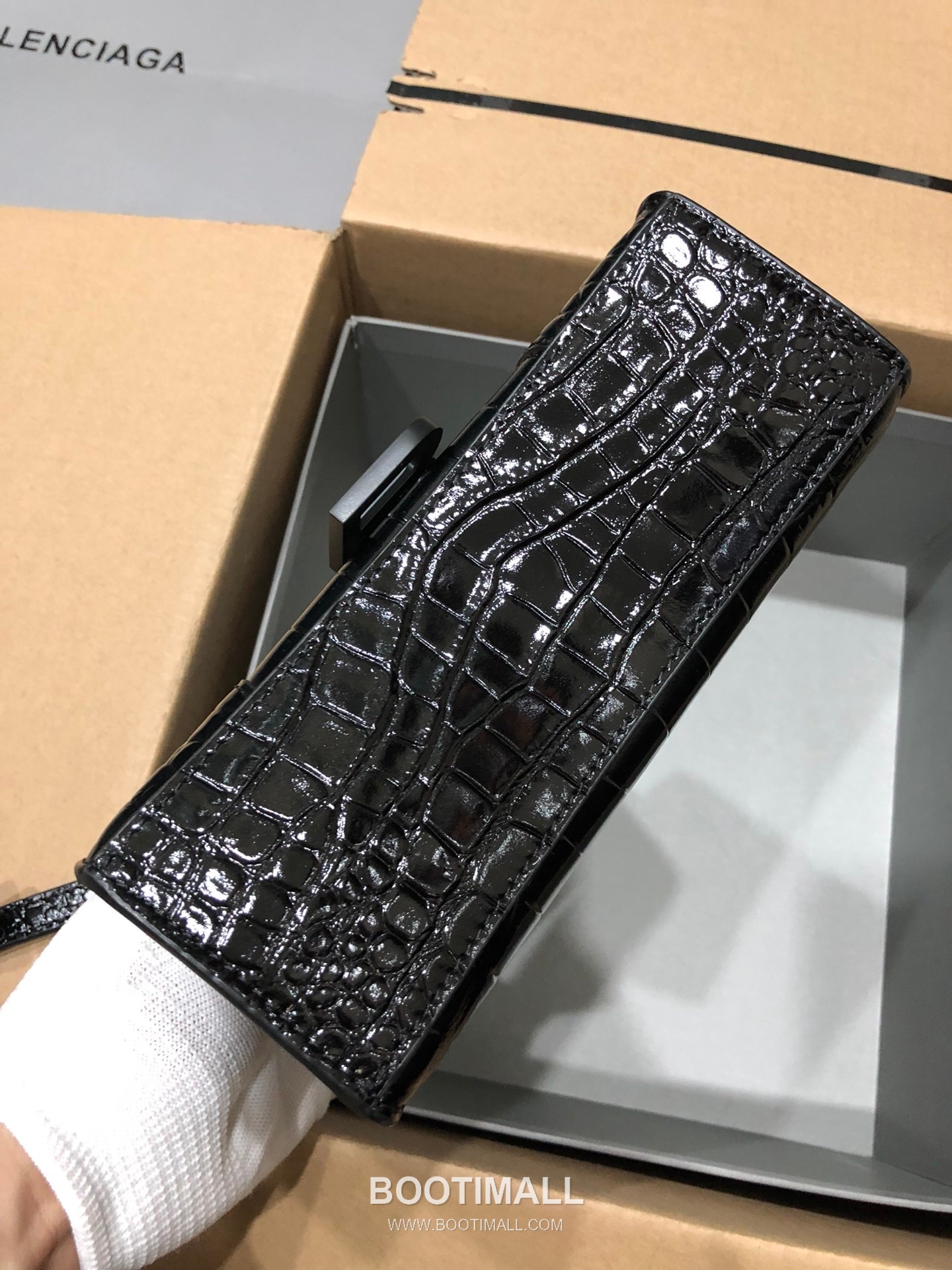 Balenciaga Hourglass Crocodile Embossed Leather Top Handle Bag 발렌시아가 아워글래스 크로커다일 엠보싱 가죽 탑핸들 백 24cm 4