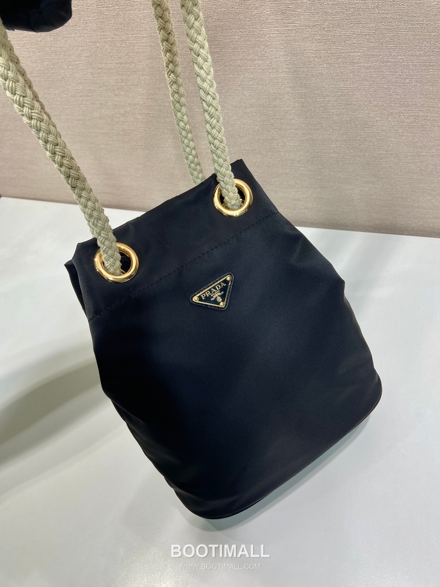 Prada Re-Nylon Bucket Bag 1BE082 프라다 리나일론 카프스킨 트리밍 버킷백 28cm 2