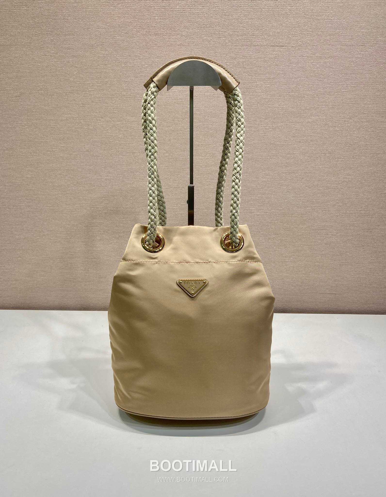 Prada Re-Nylon Bucket Bag 1BE082 프라다 리나일론 카프스킨 트리밍 버킷백 28cm 1