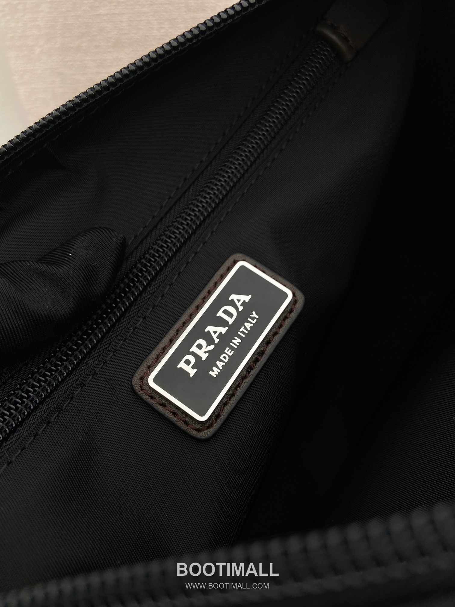 Prada Re-Nylon Messenger Bag 2VH192 프라다 리나일론 가죽 트리밍 메신저백 28cm 9