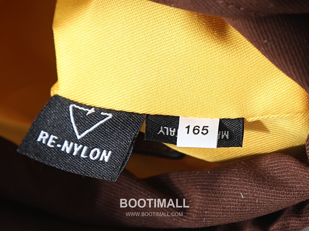 Prada Re-Nylon Smartphone Pouch 2ZT079 프라다 리나일론 가죽 트리밍 스마트폰 파우치 크로스백 18cm 13