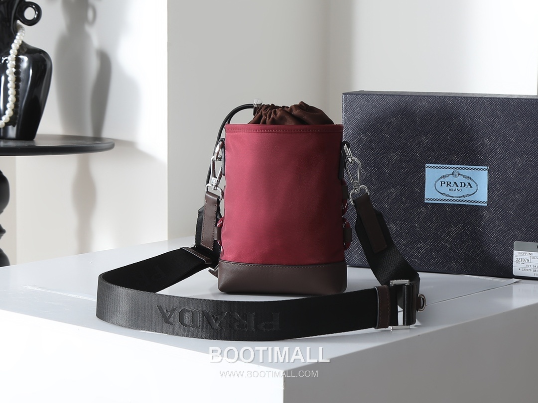 Prada Re-Nylon Smartphone Pouch 2ZT079 프라다 리나일론 가죽 트리밍 스마트폰 파우치 크로스백 18cm 7