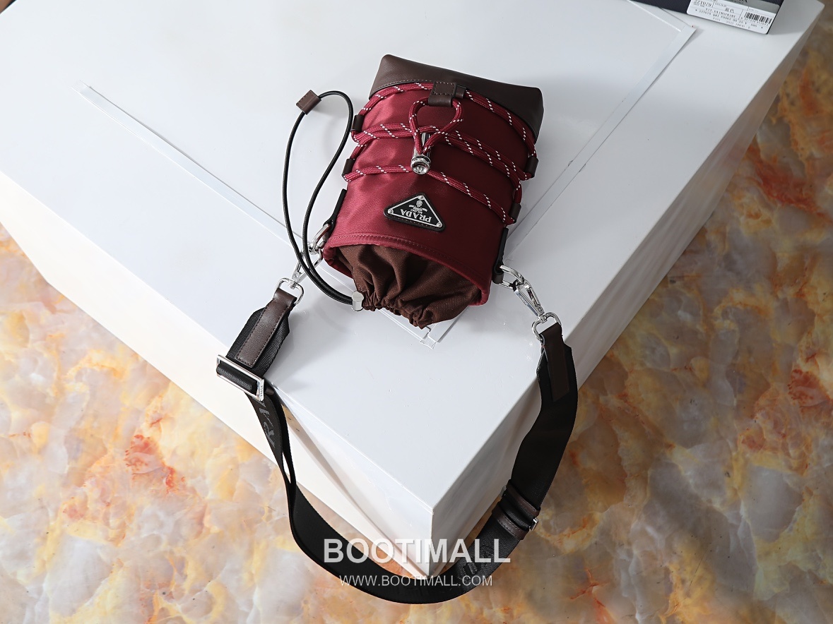 Prada Re-Nylon Smartphone Pouch 2ZT079 프라다 리나일론 가죽 트리밍 스마트폰 파우치 크로스백 18cm 9