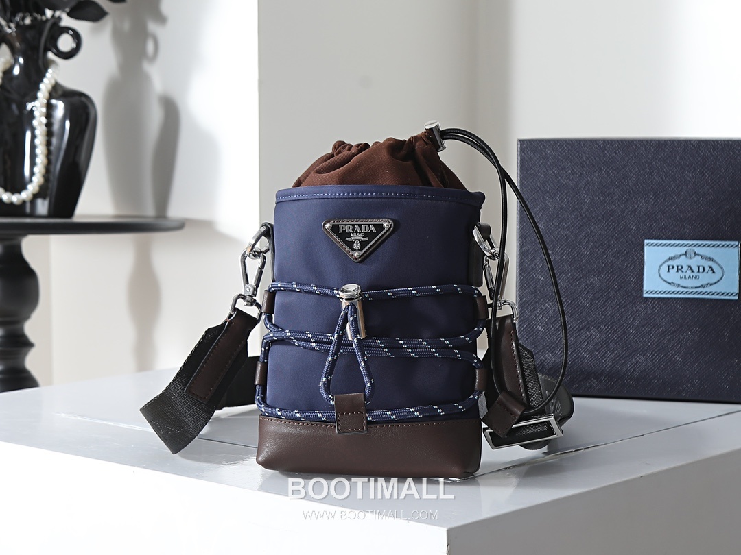 Prada Re-Nylon Smartphone Pouch 2ZT079 프라다 리나일론 가죽 트리밍 스마트폰 파우치 크로스백 18cm 1