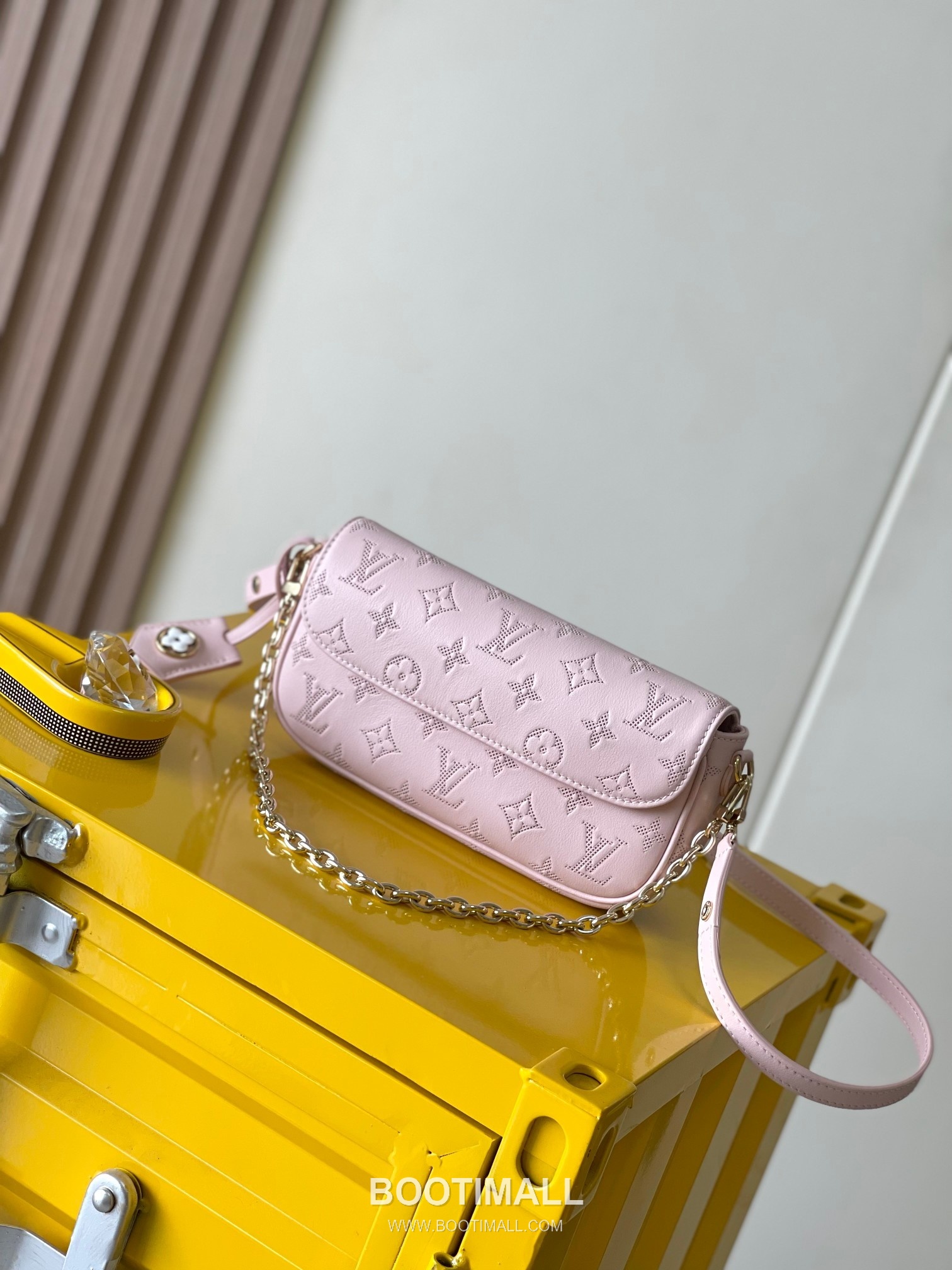 Louis Vuitton Sac Recoleta Perforated Leather WOC Crossbody Bag M11299 루이비통 삭 레콜레타 퍼포레이티드 가죽 WOC 크로스백 23.5cm 1