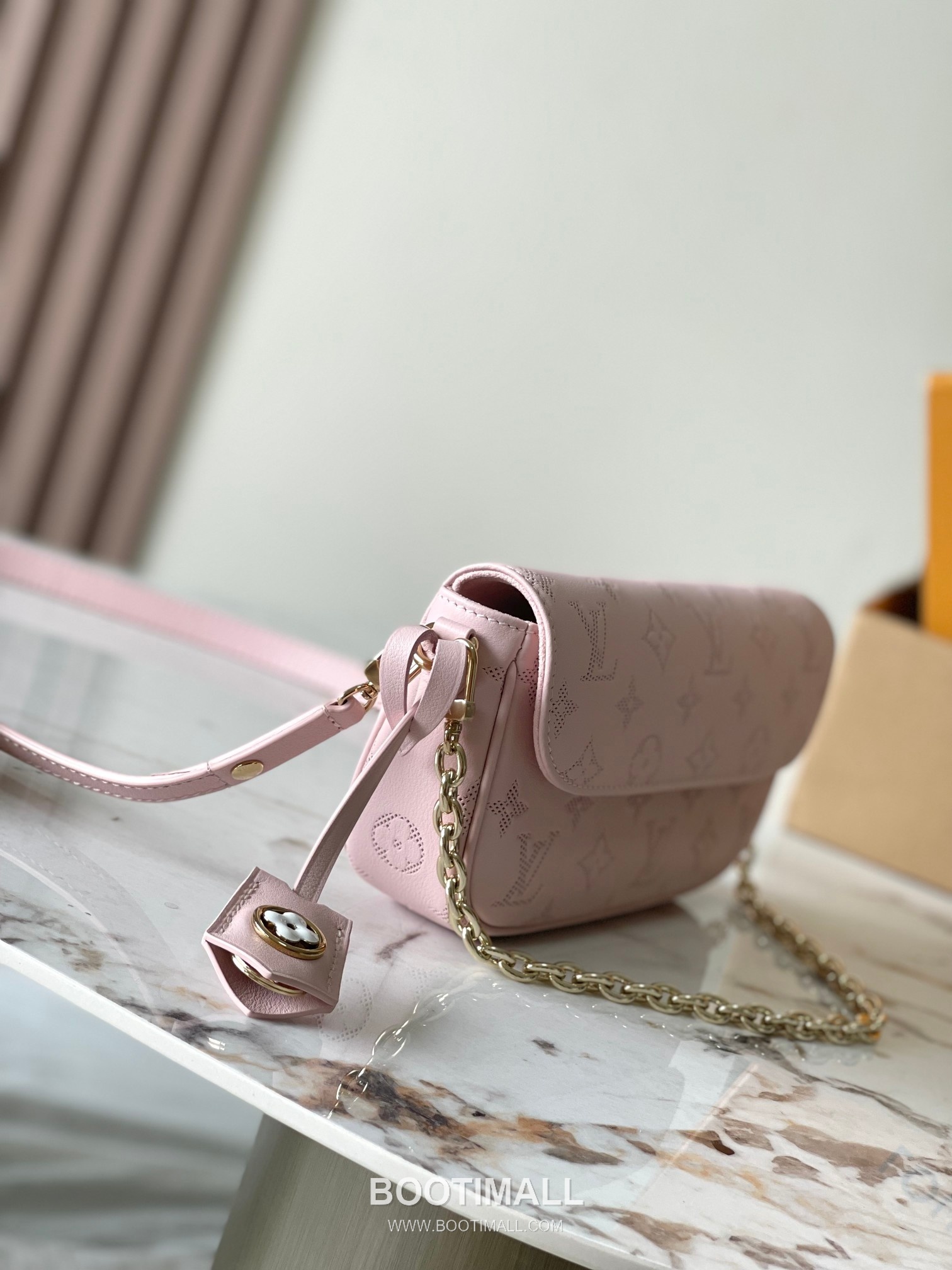 Louis Vuitton Sac Recoleta Perforated Leather WOC Crossbody Bag M11299 루이비통 삭 레콜레타 퍼포레이티드 가죽 WOC 크로스백 23.5cm 3