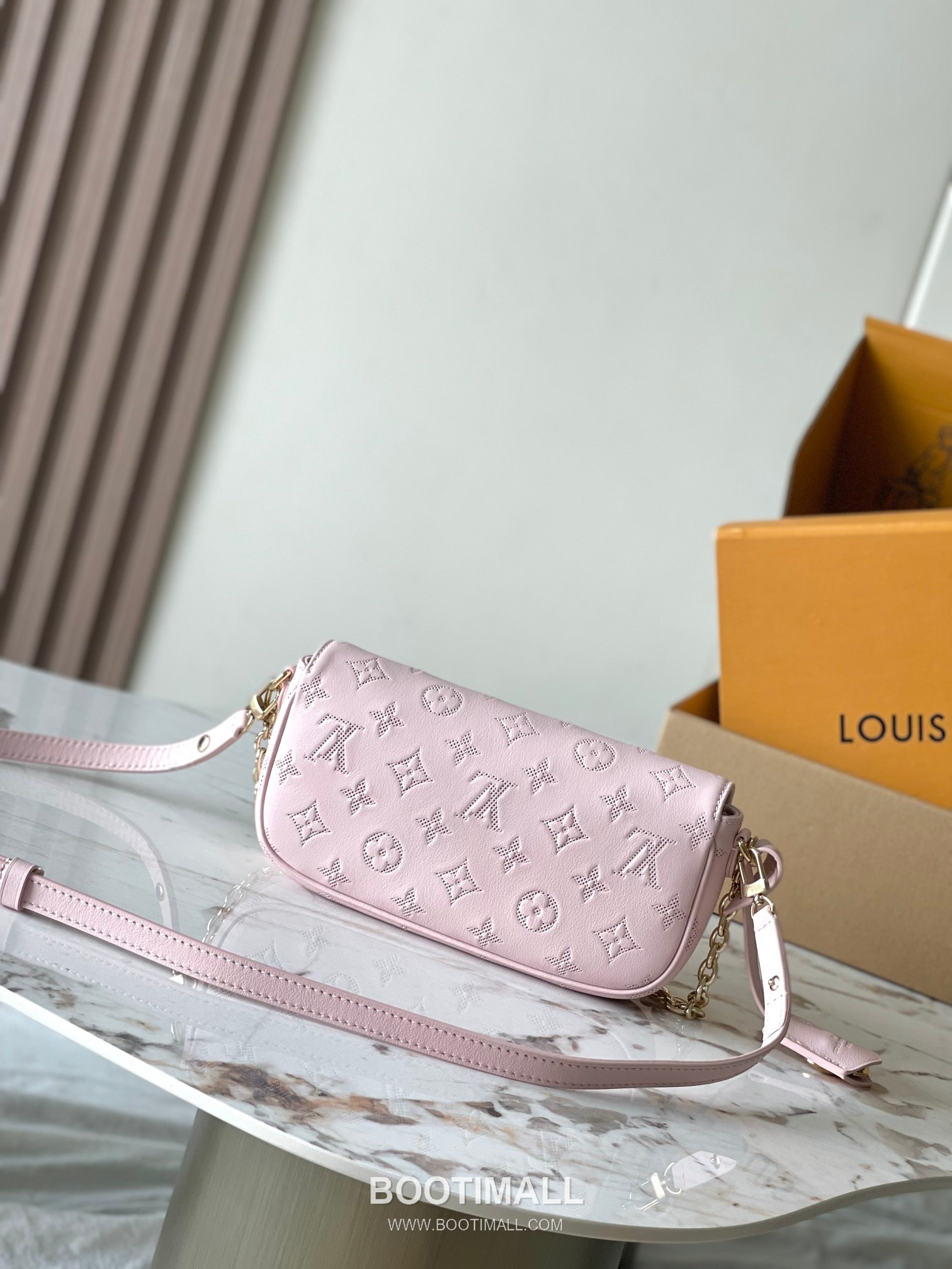 Louis Vuitton Sac Recoleta Perforated Leather WOC Crossbody Bag M11299 루이비통 삭 레콜레타 퍼포레이티드 가죽 WOC 크로스백 23.5cm 4