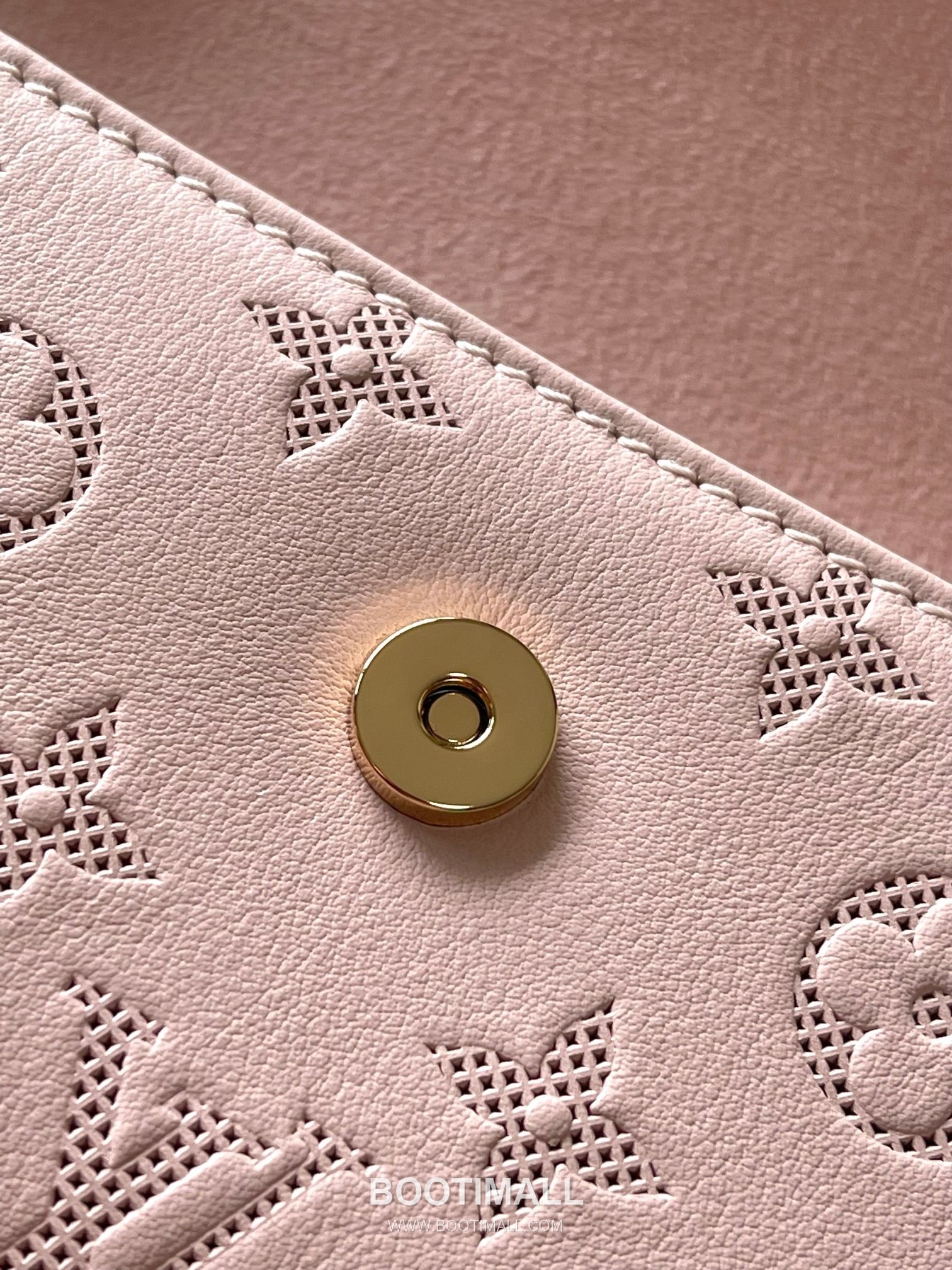 Louis Vuitton Sac Recoleta Perforated Leather WOC Crossbody Bag M11299 루이비통 삭 레콜레타 퍼포레이티드 가죽 WOC 크로스백 23.5cm 6