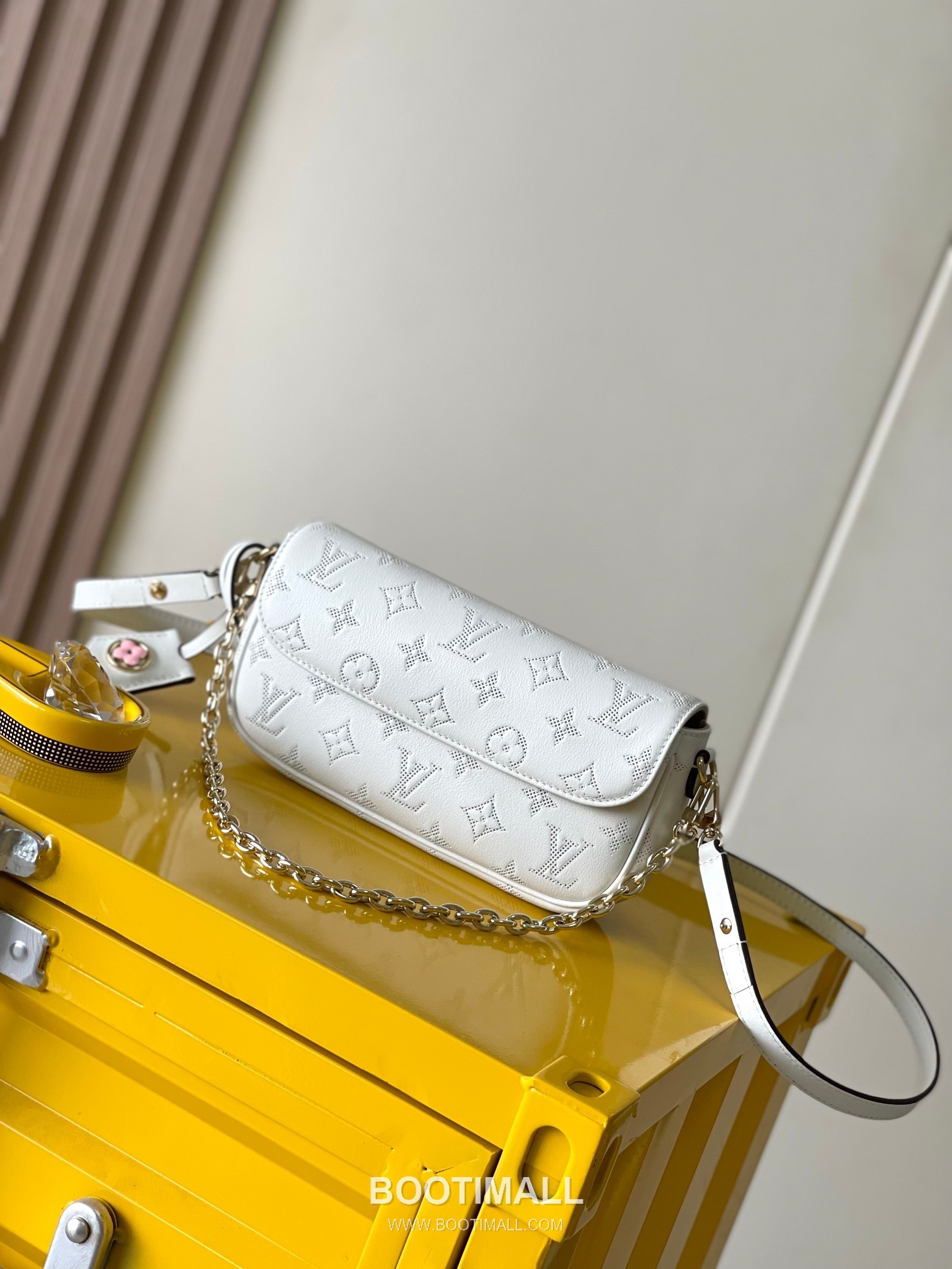 Louis Vuitton Sac Recoleta Perforated Leather WOC Crossbody Bag M11299 루이비통 삭 레콜레타 퍼포레이티드 가죽 WOC 크로스백 23.5cm 8