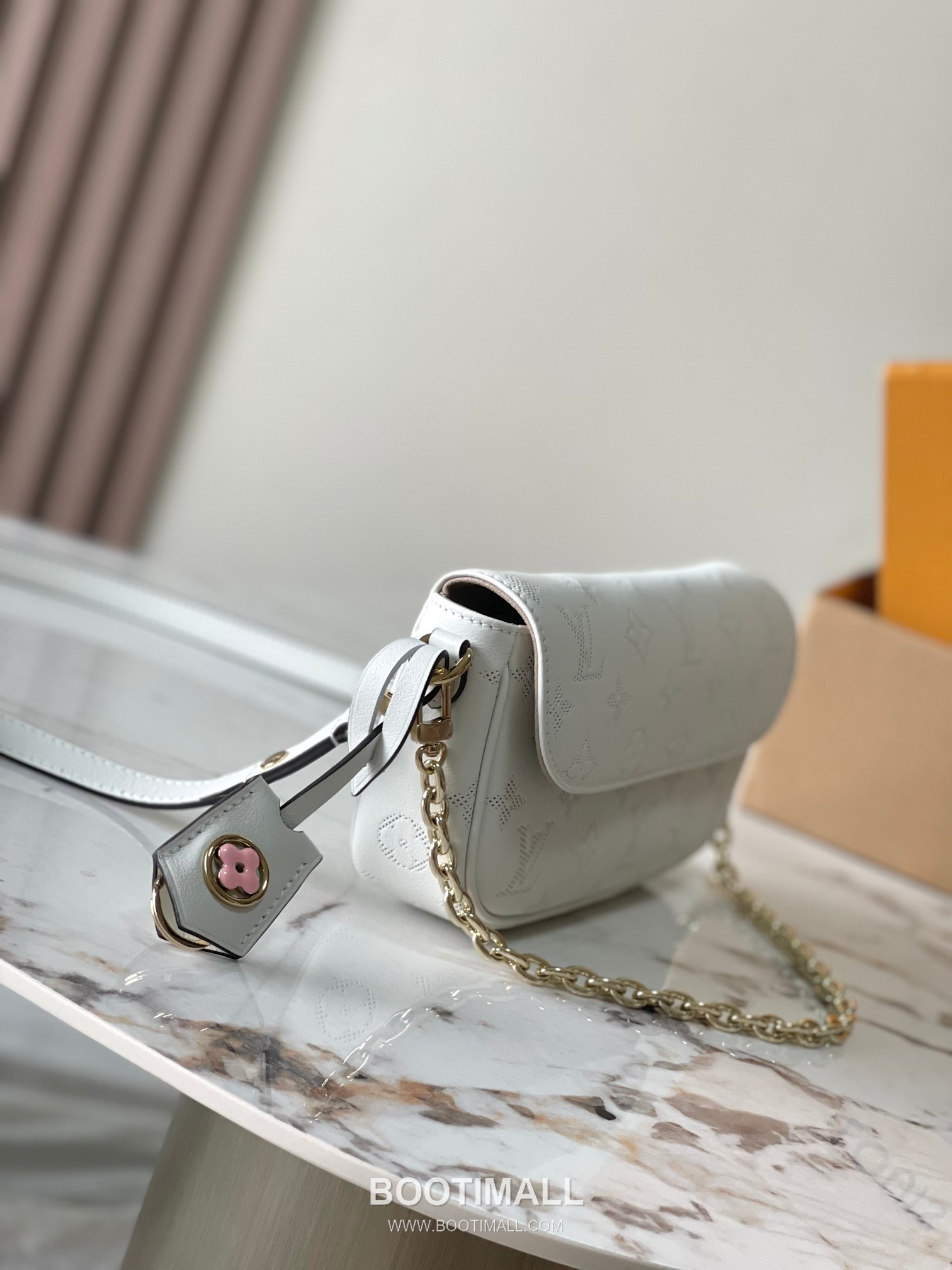 Louis Vuitton Sac Recoleta Perforated Leather WOC Crossbody Bag M11299 루이비통 삭 레콜레타 퍼포레이티드 가죽 WOC 크로스백 23.5cm 10