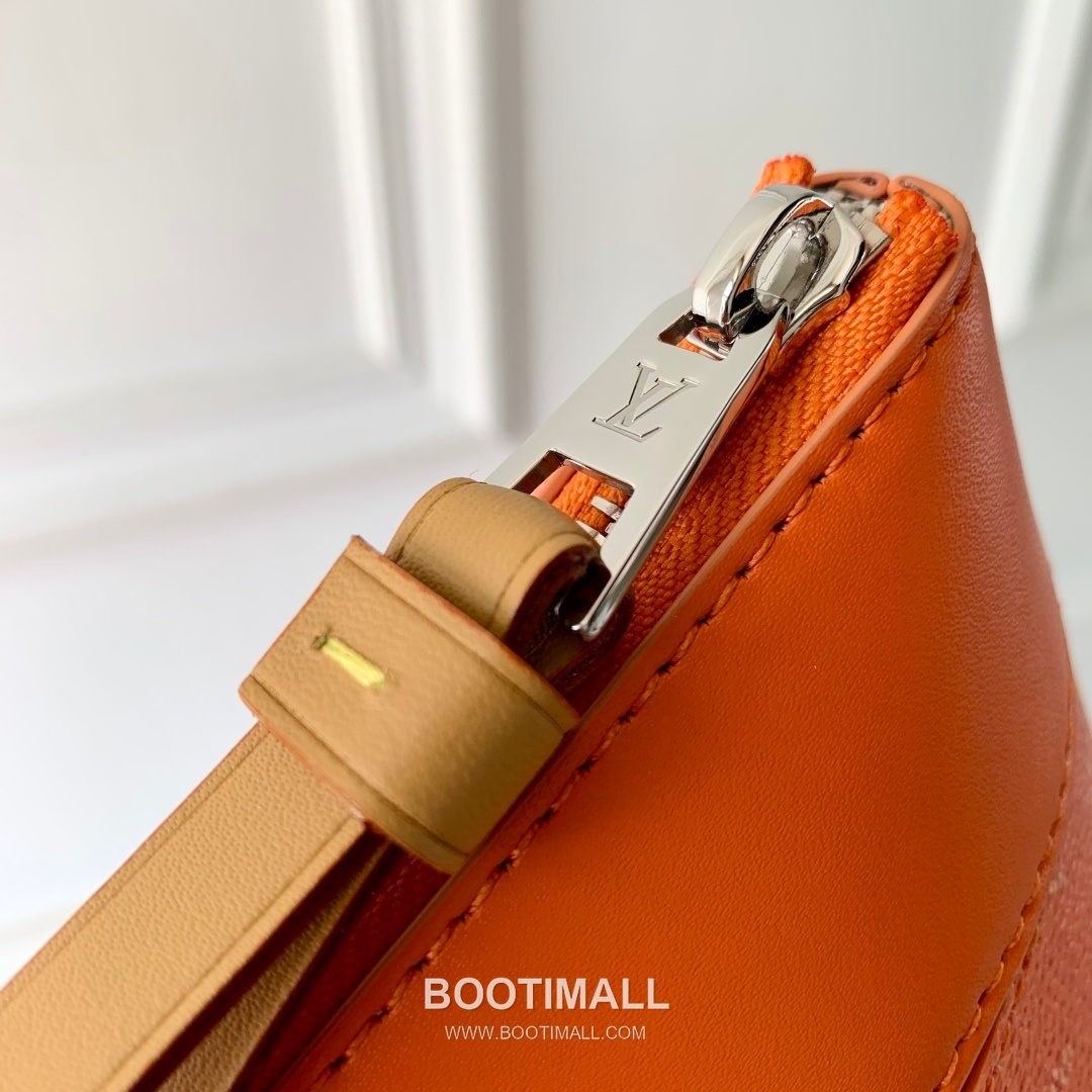 Louis Vuitton Pochette Voyage Souple Monogram Eclipse Canvas Clutch Bag M12665 루이비통 포쉐트 보야주 수플 모노그램 이클립스 캔버스 클러치백 32cm 6
