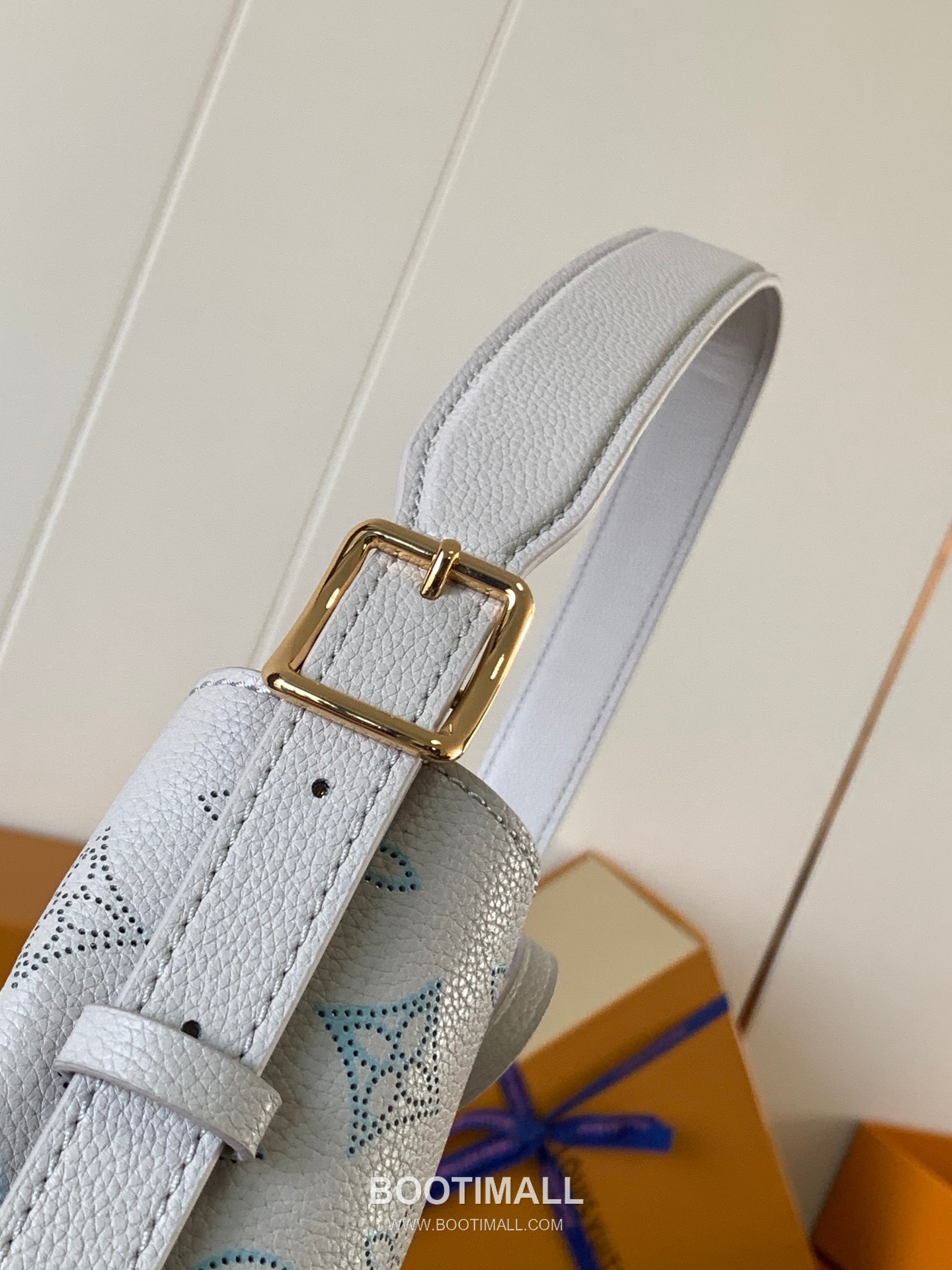 Louis Vuitton Flore Perforated Leather Shoulder Bag 루이비통 플로르 퍼포레이티드 레더 숄더백 28cm 8