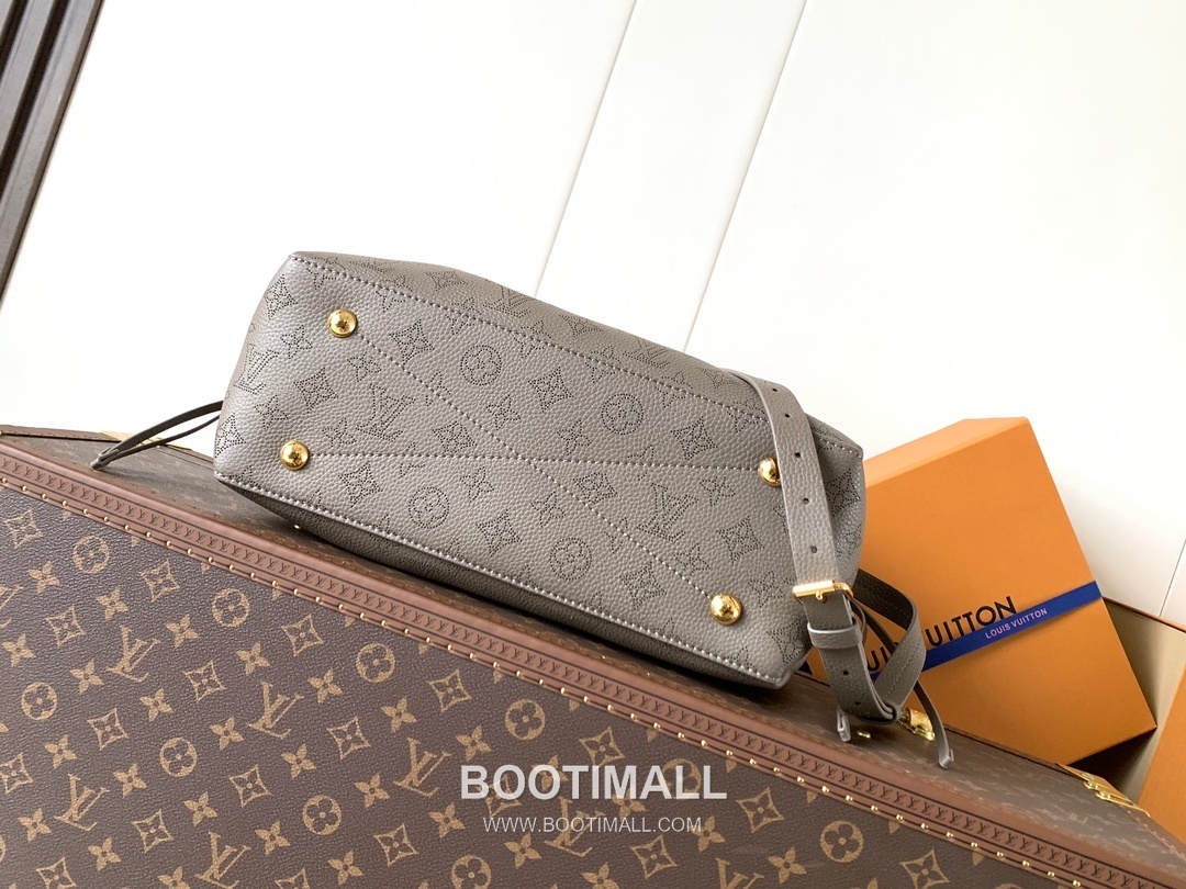 Louis Vuitton Bella Tote Perforated Leather Bag 루이비통 벨라 토트 퍼포레이티드 레더 토트백 32cm 5