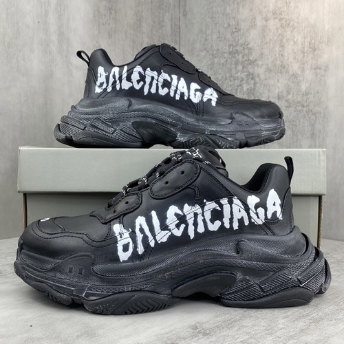 Balenciaga Triple S Oversized Sneaker 발렌시아가 트리플 S 오버사이즈 스니커즈 블랙빈티지