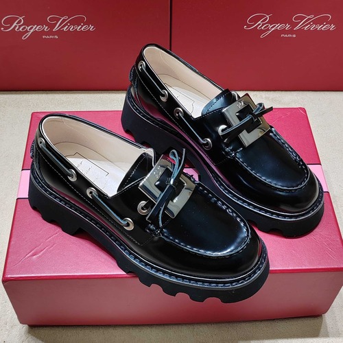 Roger Vivier Viv Rangers Crystal Buckle Patent Leather Loafer 로저 비비에 비브 레인저스 크리스탈 버클 페이턴트 레더 로퍼