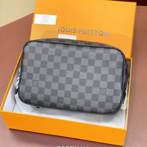 Louis Vuitton Toiletry Pouch 26 Black Monogram Canvas Clutch Bag 루이비통 토일러트리 파우치 26 M47521 블랙 모노그램 캔버스 클러치백 26cm