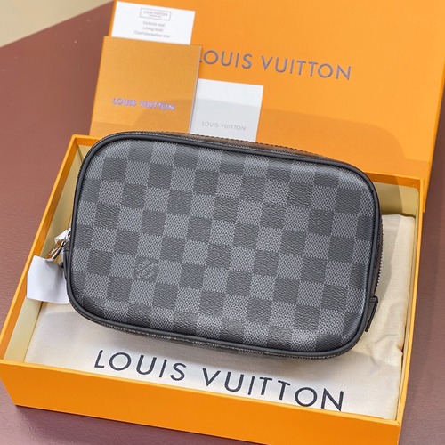 Louis Vuitton Toiletry Pouch 26 M47522 Damier Graphite Canvas Black Grey Clutch Bag 루이비통 토일러트리 파우치 26 M47522 다미에 그라파이트 캔버스 블랙 그레이 클러치백 21cm