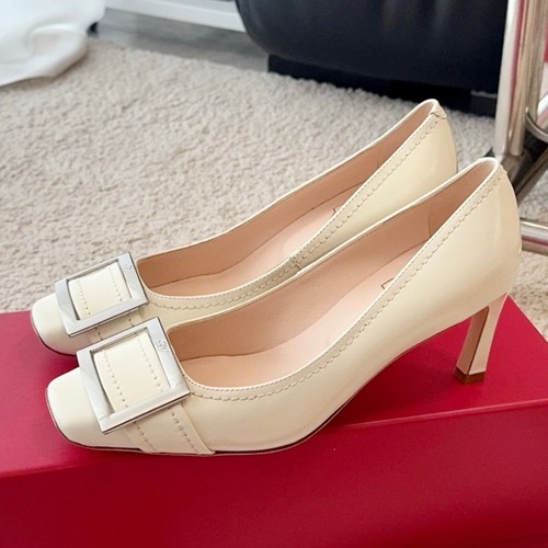 Roger Vivier Trompette Stitched Calfskin White Pumps 로저비비에 트롱페트 스티치 송아지가죽 화이트 펌프스 굽높이약 7cm