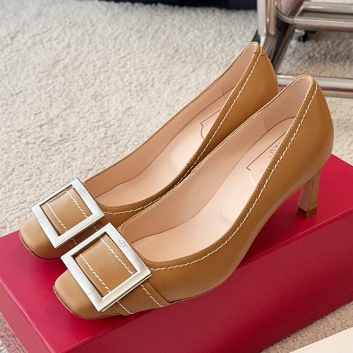 Roger Vivier Trompette Stitched Calfskin White Pumps 로저비비에 트롱페트 스티치 송아지가죽 화이트 펌프스 굽높이약 7cm