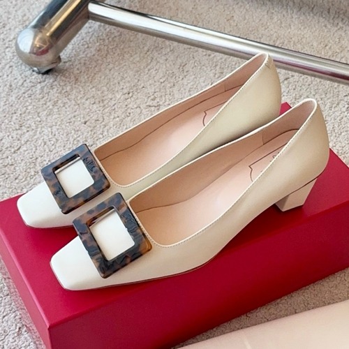 Roger Vivier Belle Vivier Tortoiseshell Buckle Leather Pumps 로저비비에 벨 비비에 토터스쉘 버클 레더 펌프스 굽높이약 4.5cm