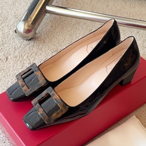 Roger Vivier Belle Vivier Tortoiseshell Buckle Leather Pumps 로저비비에 벨 비비에 토터스쉘 버클 레더 펌프스 굽높이약 4.5cm