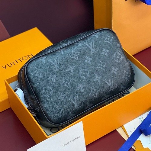Louis Vuitton Toiletry Pouch PM Monogram Canvas Black Leather Trim Clutch Bag 루이비통 뚜왈렛트 파우치 PM M46577 모노그램 캔버스 블랙 레더 트림 클러치백 21cm
