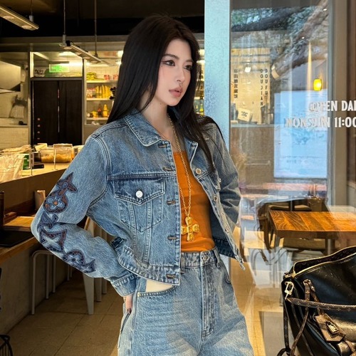 Louis Vuitton BOURGEOISE Monogram Embroidered Denim Jacket Blue 루이비통 부르주아 모노그램 자수 데님 자켓 블루