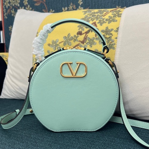 Valentino Garavani VLogo Signature Calfskin Beige Crossbody Bag 발렌티노 가라바니 2097 브이로고 시그니처 카프스킨 베이지 크로스백 16cm
