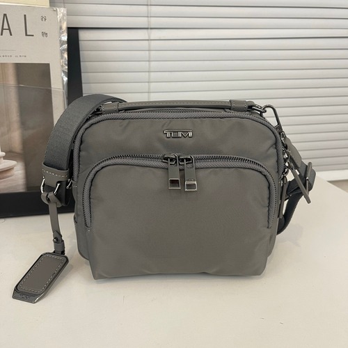 TUMI Voyageur Teghan Crossbody 196692 Nylon Parachute Fabric Graphite Gray Crossbody Bag 투미 보야지 테간 크로스백 196692 나일론 파라슈트 패브릭 그라파이트 그레이 크로스백 21cm