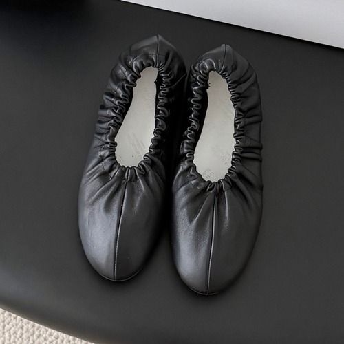 Maison Margiela Tabi Split-Toe Ballet Flat  메종 마르지엘라 타비 스플릿 토 발레 플랫 식물성 태닝 양가죽 블랙 발레 플랫 굽높이약 1cm