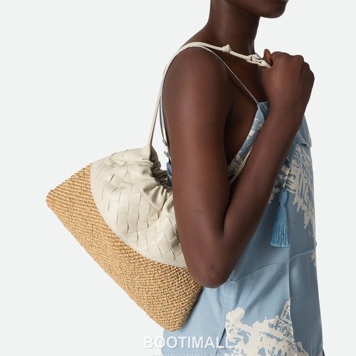 Bottega Veneta Woven Raffia Dustbag Raffia, Calfskin Beige Crossbody Bag 보테가 베네타 위빙 라피아 더스트백 839102 라피아, 카프스킨 베이지 크로스백 32cm