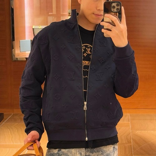 Louis Vuitton Monogram Embossed Sweatshirt Cotton Knit 루이비통 모노그램 엠보스드 스웻셔츠 코튼 니트