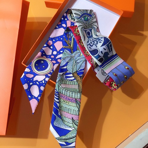 Hermes Lady Riders Twilly Silk Twill Black Twilly Scarf 에르메스 여 기사들의 무도 트윌리 실크 트윌 블랙 트윌리 스카프 86cm