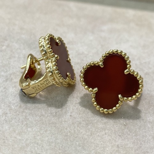 Van Cleef & Arpels Alhambra Earrings 18K Yellow Gold, Carnelian 반클리프 알함브라 귀걸이 18K 옐로우 골드, 카닐리언