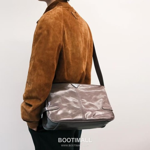 Prada Messenger Bag Oiled Wax Leather Black 프라다 2VH187 메신저백 오일드 왁스 레더 블랙 35cm