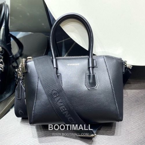 Givenchy Antigona Small Size Leather Black Shoulder Bag 지방시 안티고나 스몰 사이즈 레더 블랙 숄더백
