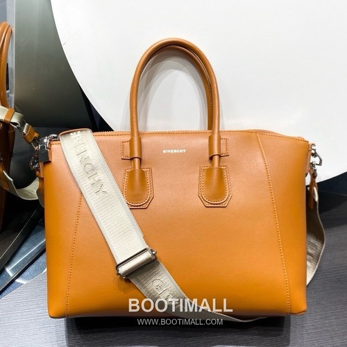 Givenchy Antigona Sport Medium Calfskin Orange Top Handle Bag 지방시 안티고나 스포츠 미디엄 카프스킨 오렌지 탑핸들백 37cm