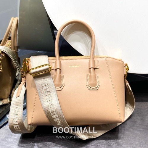 Givenchy Antigona Sport Small Calfskin Leather Orange Top Handle Bag 지방시 안티고나 스포츠 스몰 카프스킨 레더 오렌지 토트백 26cm