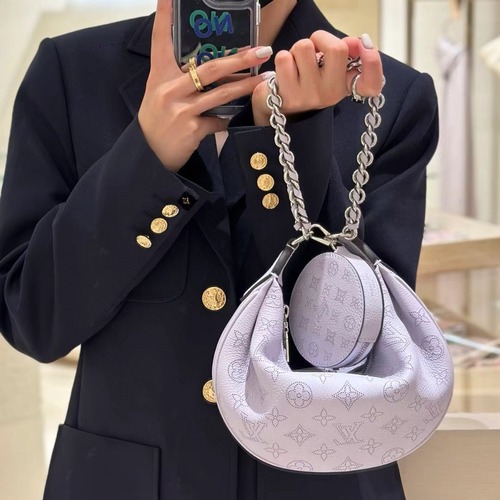 Louis Vuitton Baia Moon Bag Perforated Leather Light Blue Handbag 루이비통 바이아 문 백 스몰 M22820 펀칭 레더 라이트 블루 핸드백